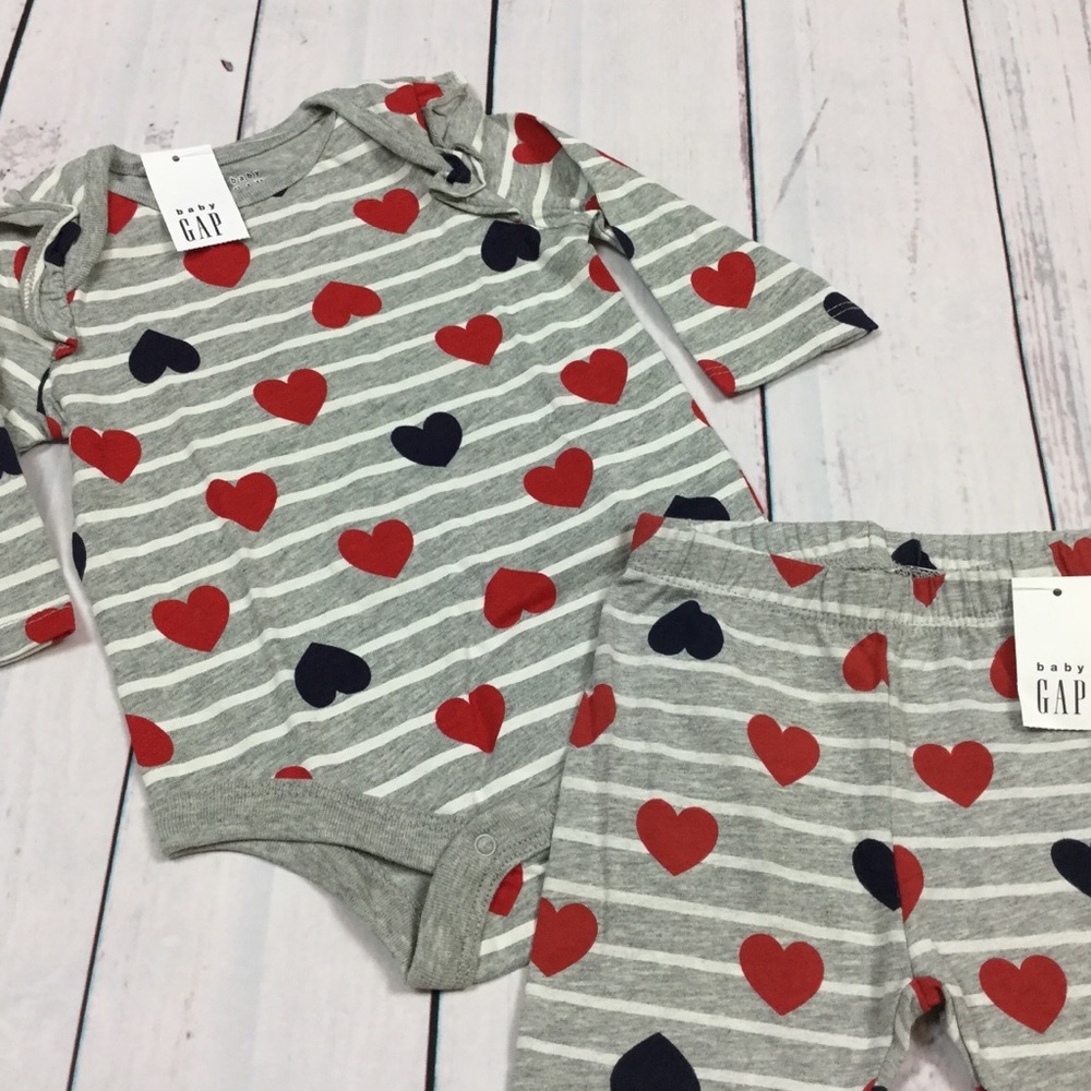 Gap Girls 0-3 Month Hearts Shirt & Pants Outfit - Picture 3 of 3